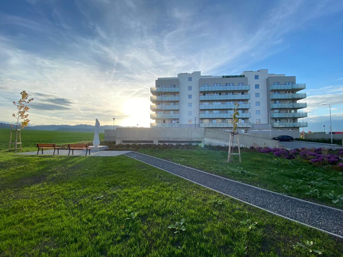 Moderny Apartman S Vyhladom Na Vysoke Tatry Poprad Bagian luar foto